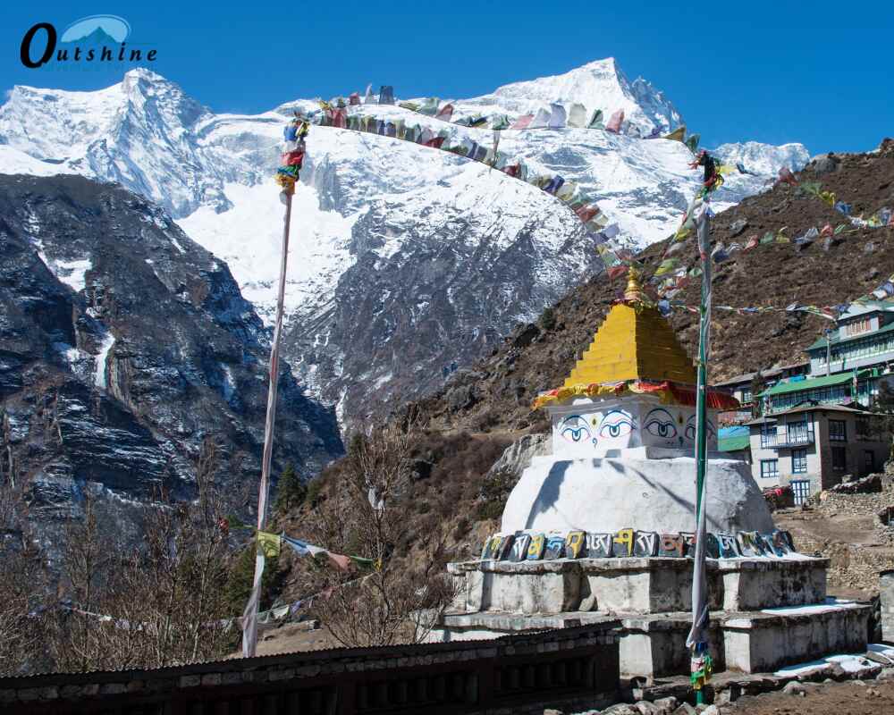 Namche stupa