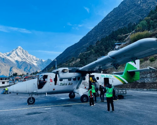 Helicopter Flight Everest Region ()